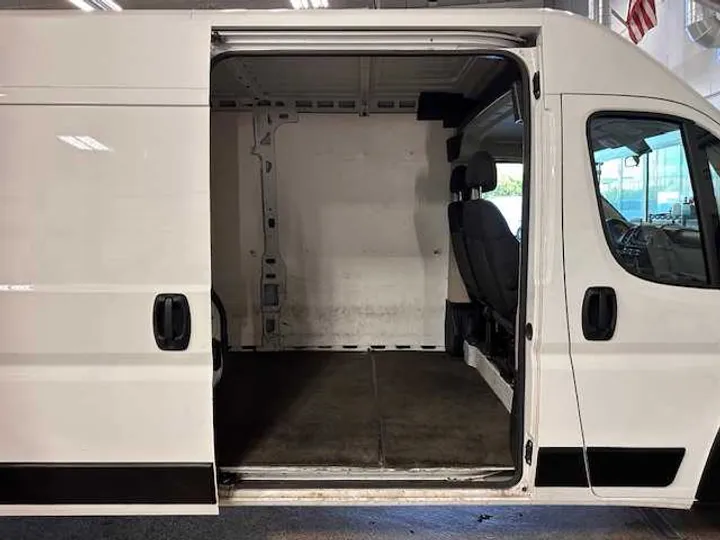 WHITE, 2021 RAM PROMASTER CARGO VAN Image 8