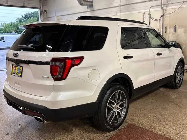 WHITE, 2017 FORD EXPLORER Image 6