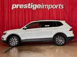 WHITE, 2021 VOLKSWAGEN TIGUAN Thumnail Image 2