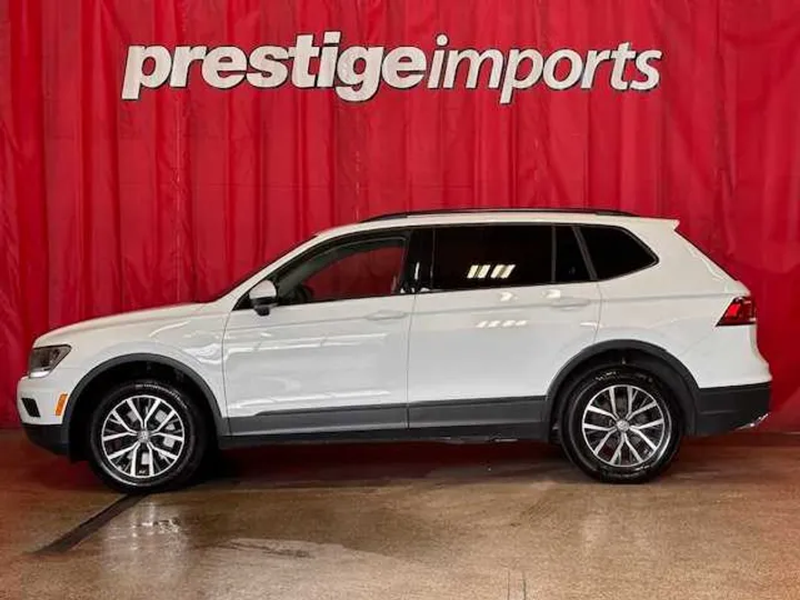 WHITE, 2021 VOLKSWAGEN TIGUAN Image 2