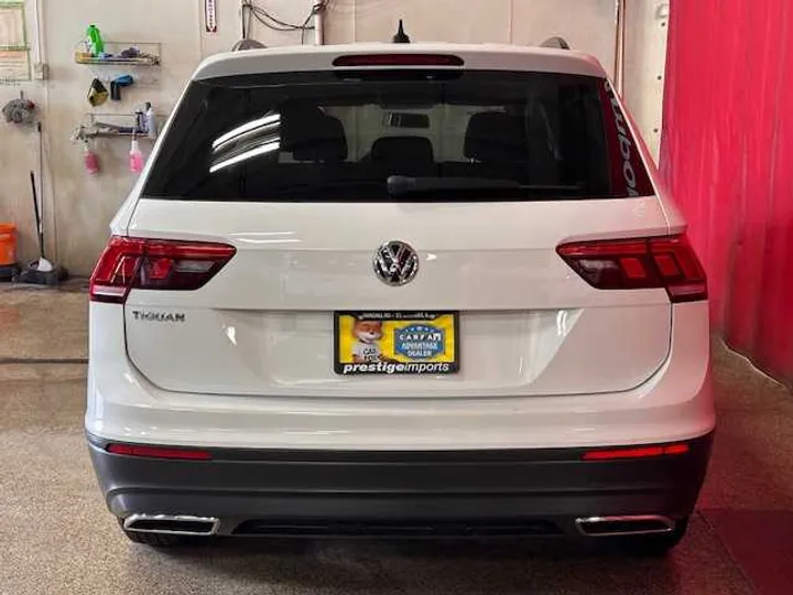 WHITE, 2021 VOLKSWAGEN TIGUAN Image 4