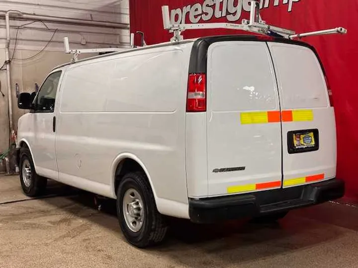 WHITE, 2017 CHEVROLET EXPRESS Image 3