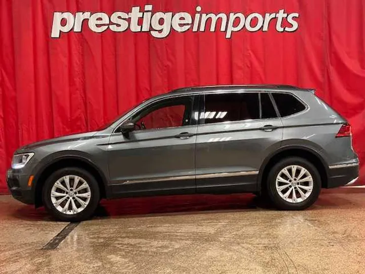 PLATINUM GREY METALLIC, 2018 VOLKSWAGEN TIGUAN 7 PASSENGER Image 2