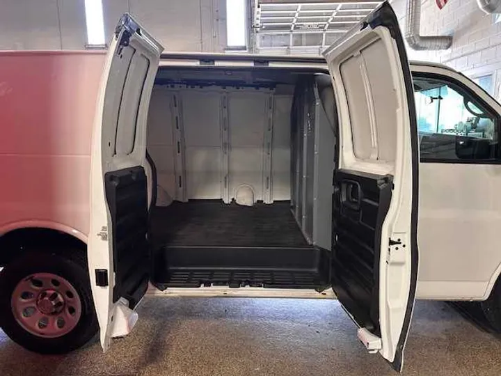 WHITE, 2014 CHEVROLET EXPRESS Image 7