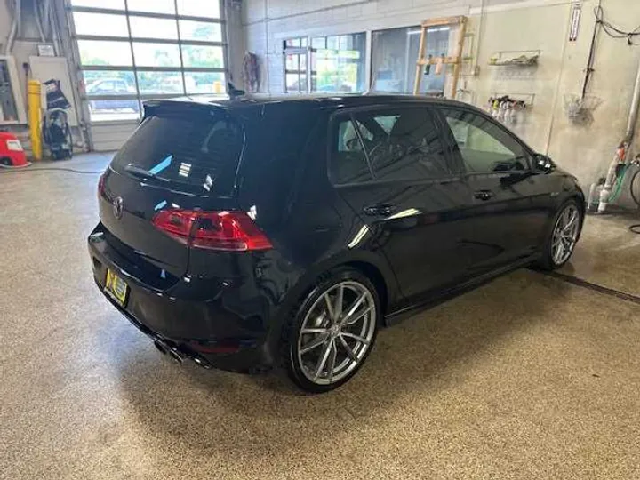 BLACK, 2017 VOLKSWAGEN GOLF R Image 7