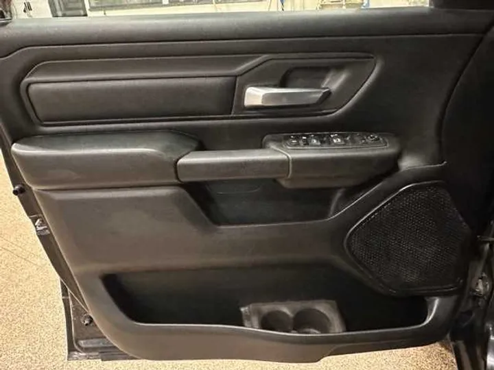 BLACK, 2019 RAM 1500 CREW CAB Image 10