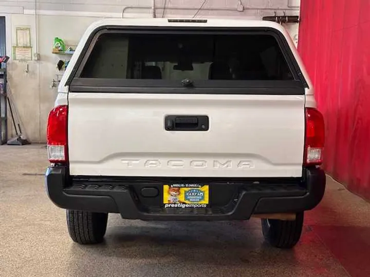 WHITE, 2017 TOYOTA TACOMA ACCESS CAB Image 4