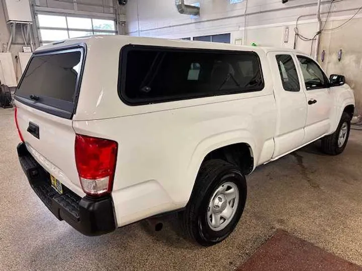 WHITE, 2017 TOYOTA TACOMA ACCESS CAB Image 6