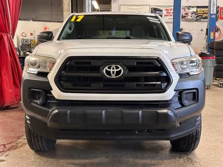 WHITE, 2017 TOYOTA TACOMA ACCESS CAB Image 7