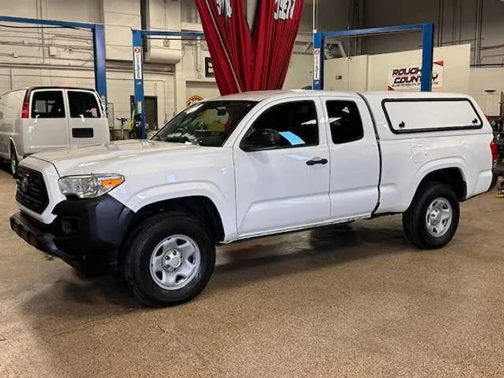 WHITE, 2017 TOYOTA TACOMA ACCESS CAB Image 8