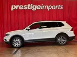 WHITE, 2019 VOLKSWAGEN TIGUAN Thumnail Image 2