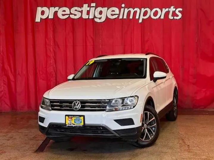 WHITE, 2019 VOLKSWAGEN TIGUAN Image 1