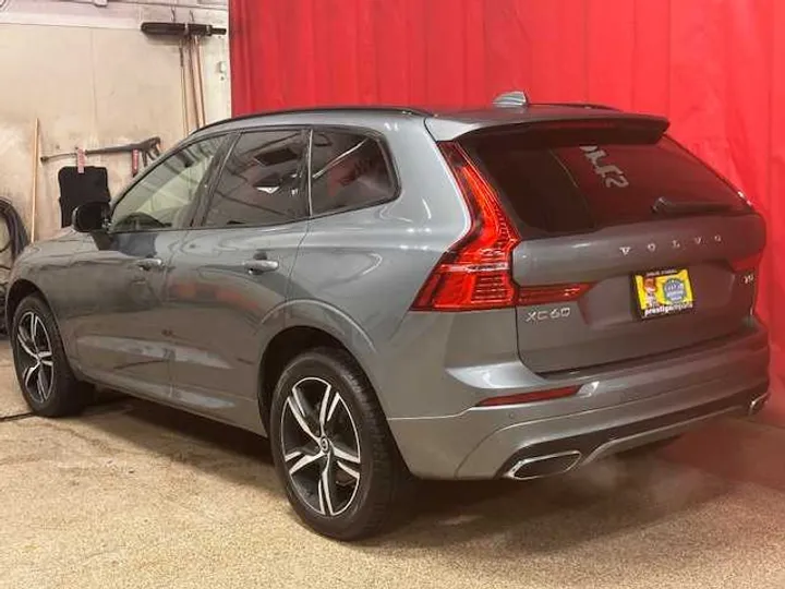 GRAY, 2021 VOLVO XC60 Image 3