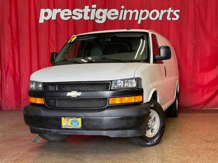 WHITE, 2019 CHEVROLET EXPRESS Image 1