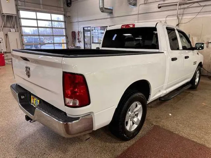 WHITE, 2018 RAM 1500 QUAD CAB Image 6