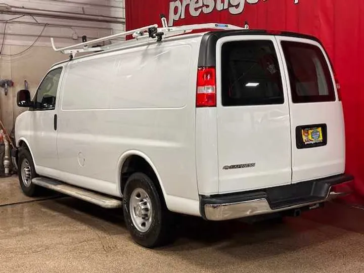 WHITE, 2019 CHEVROLET EXPRESS 2500 Image 3