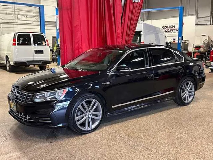 BLACK, 2017 VOLKSWAGEN PASSAT Image 9