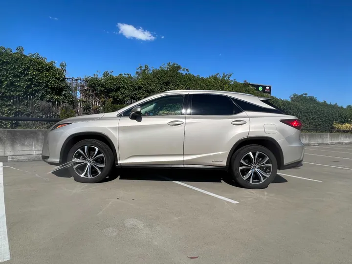 SATIN CASHMERE, 2018 LEXUS RX Image 3