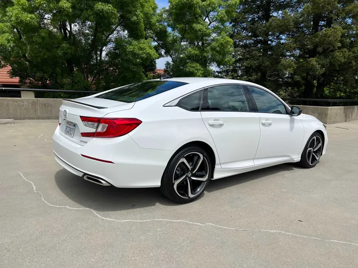 WHITE, 2022 HONDA ACCORD Image 6