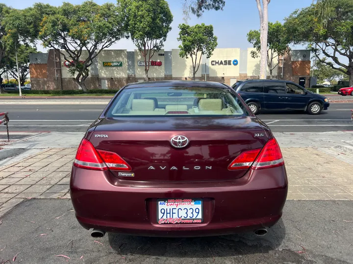 BURGUNDY, 2005 TOYOTA AVALON Image 7