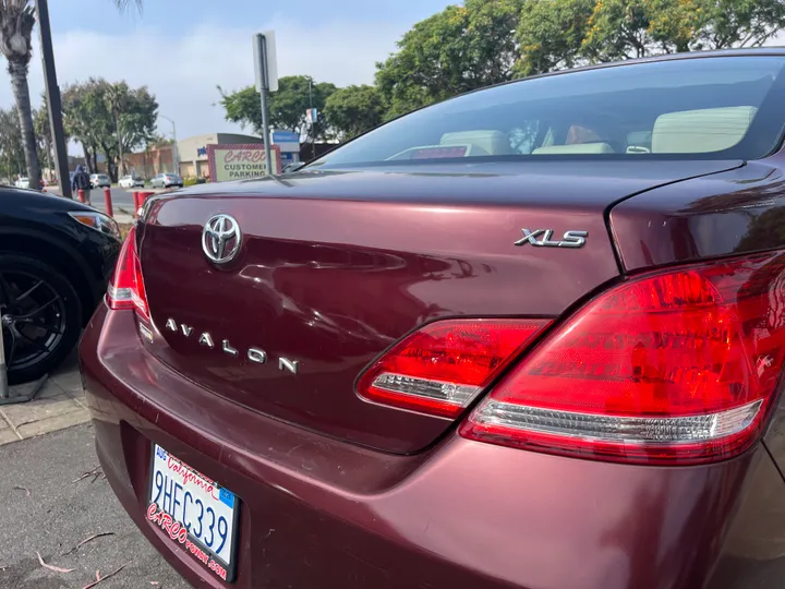 BURGUNDY, 2005 TOYOTA AVALON Image 9