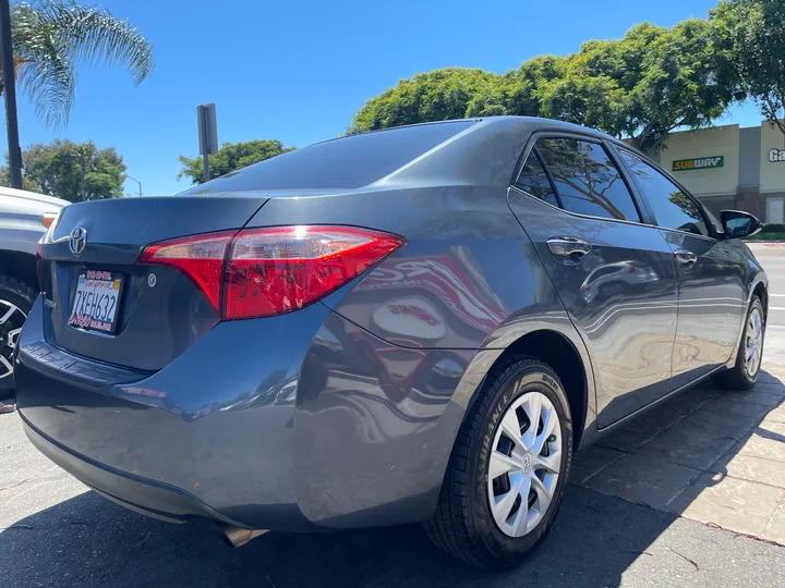 GRAY, 2017 TOYOTA COROLLA Image 4