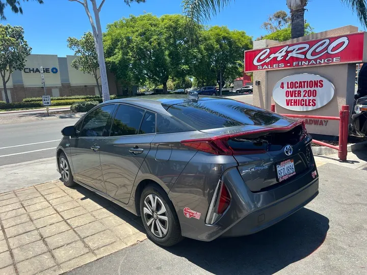 GRAY, 2018 TOYOTA PRIUS PRIME Image 8