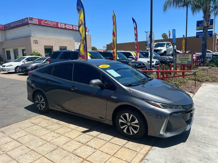 GRAY, 2018 TOYOTA PRIUS PRIME Image 12