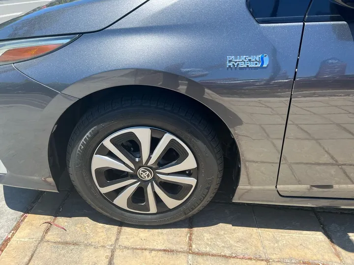 GRAY, 2018 TOYOTA PRIUS PRIME Image 7