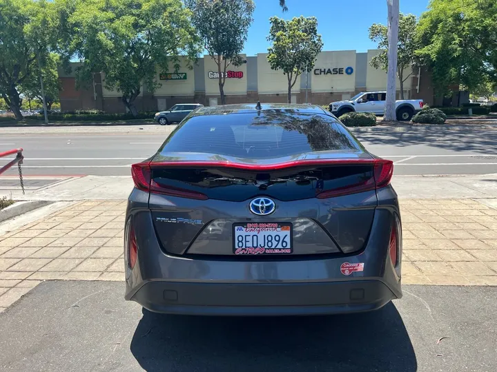 GRAY, 2018 TOYOTA PRIUS PRIME Image 9