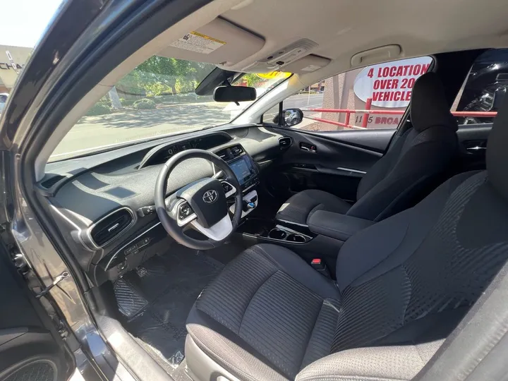 GRAY, 2018 TOYOTA PRIUS PRIME Image 17