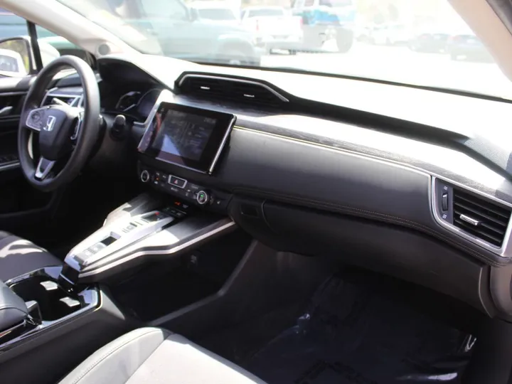 SILVER, 2018 HONDA CLARITY PLUG-IN HYBRID Image 24