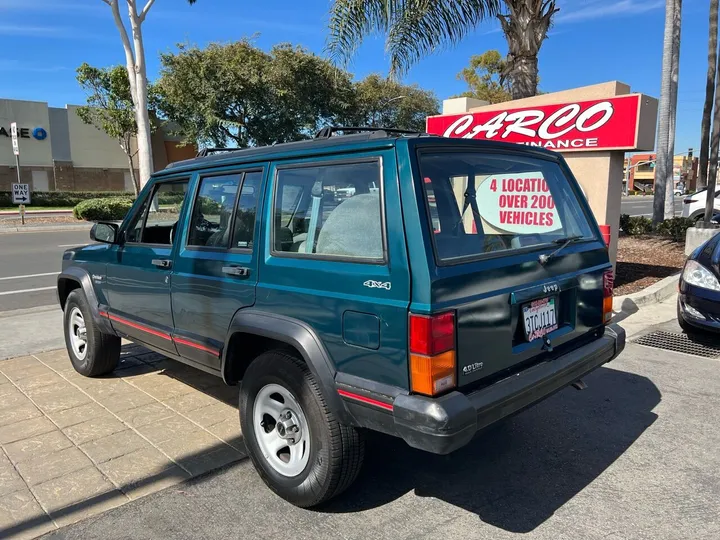 Green, 1996 JEEP CHEROKEE Image 8