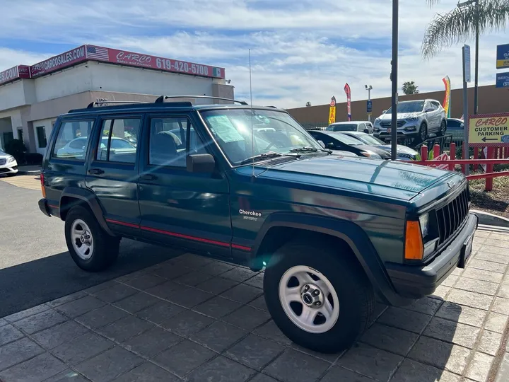 Green, 1996 JEEP CHEROKEE Image 12