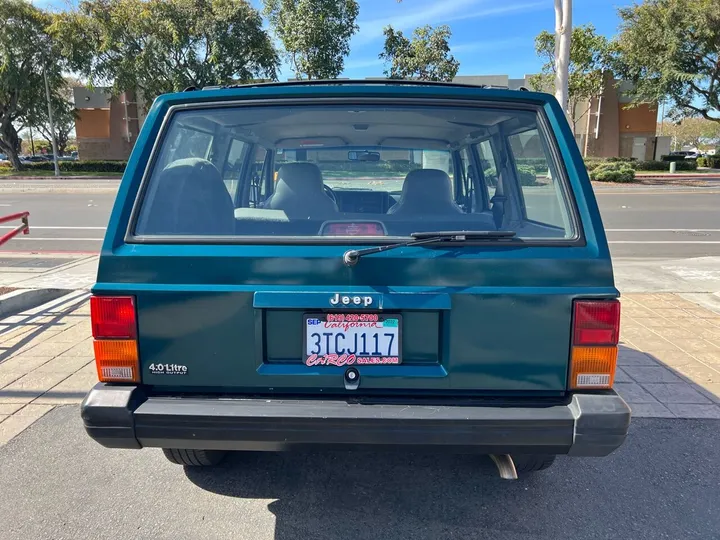 Green, 1996 JEEP CHEROKEE Image 9