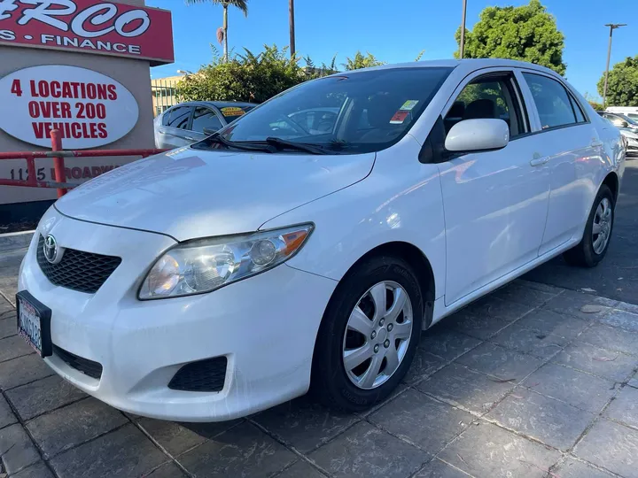 WHITE, 2010 TOYOTA COROLLA Image 4