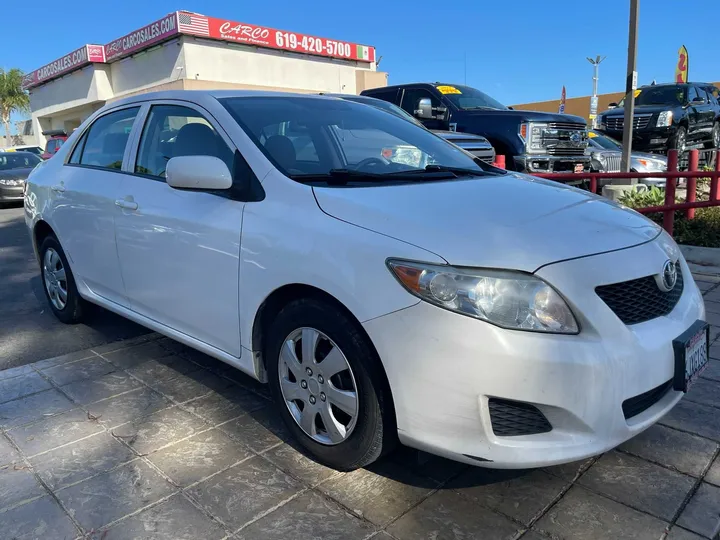 WHITE, 2010 TOYOTA COROLLA Image 1