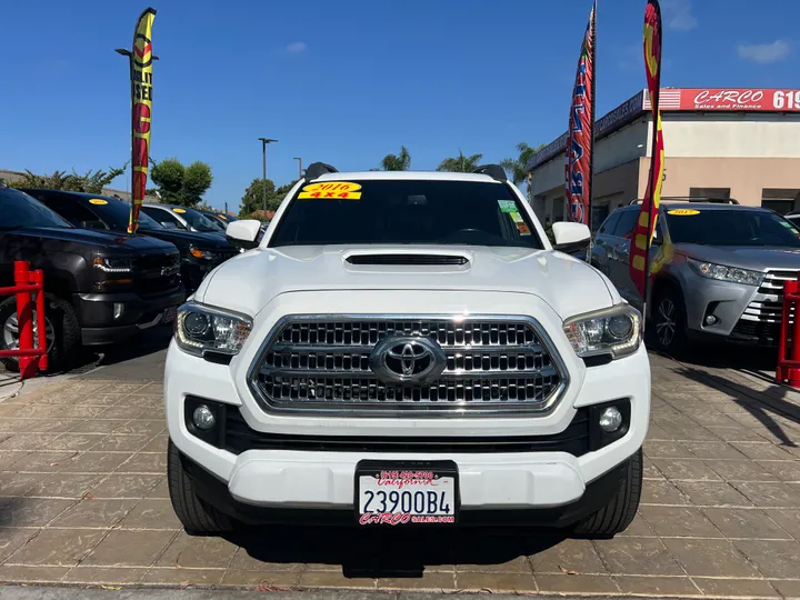 WHITE, 2016 TOYOTA TACOMA DOUBLE CAB Image 3