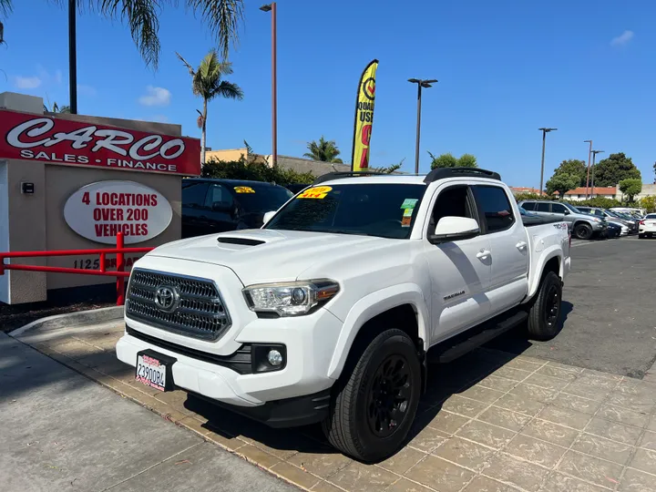 WHITE, 2016 TOYOTA TACOMA DOUBLE CAB Image 4