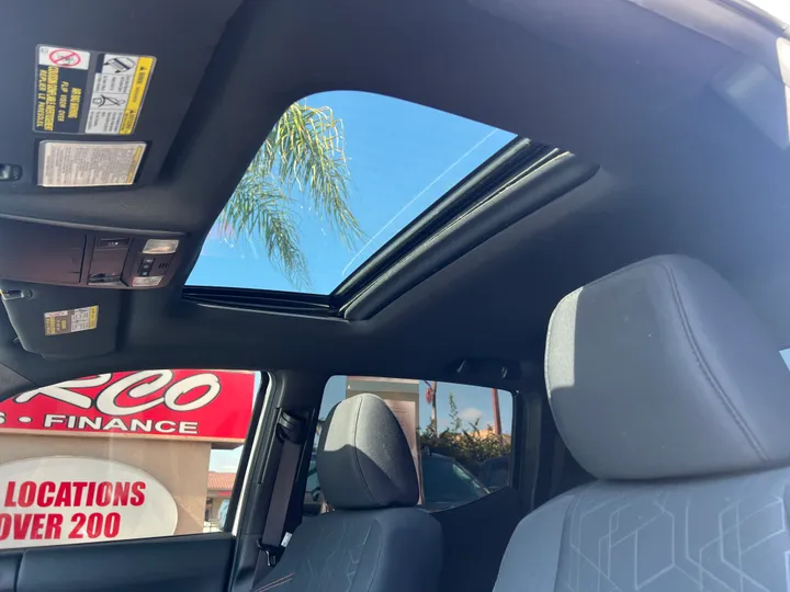 WHITE, 2016 TOYOTA TACOMA DOUBLE CAB Image 16