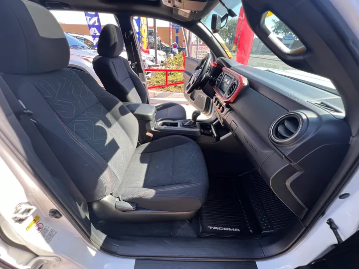 WHITE, 2016 TOYOTA TACOMA DOUBLE CAB Image 38
