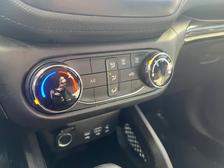 GRAY, 2021 CHEVROLET TRAILBLAZER Image 24