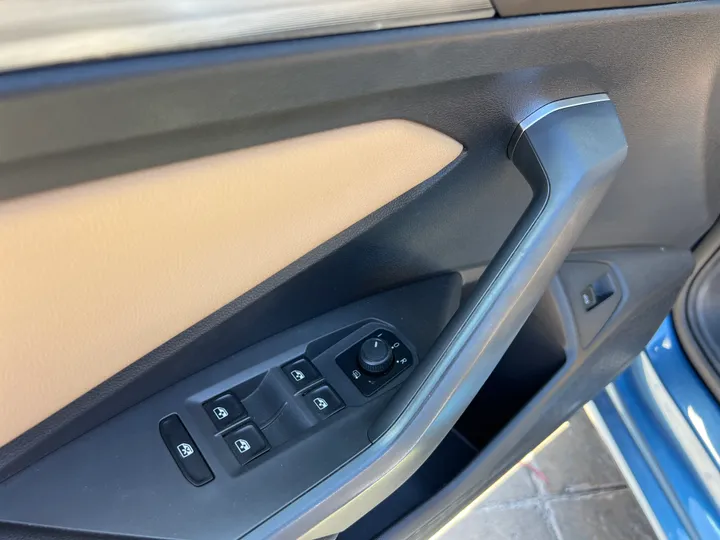 BLUE, 2019 VOLKSWAGEN JETTA Image 12