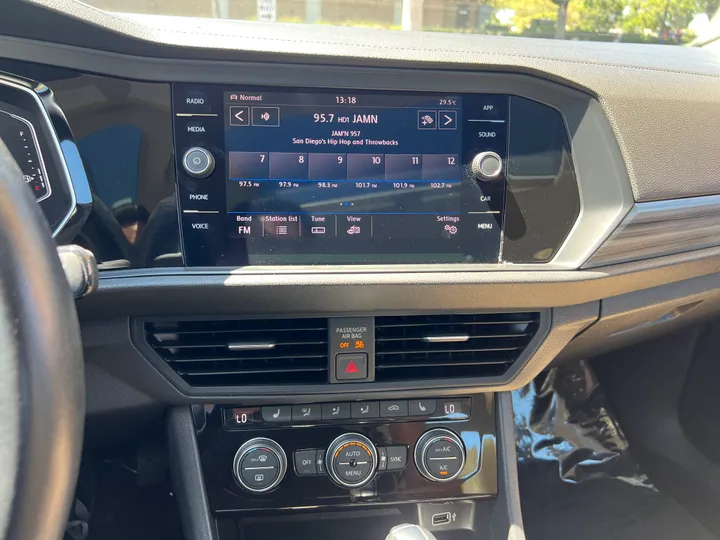 BLUE, 2019 VOLKSWAGEN JETTA Image 21