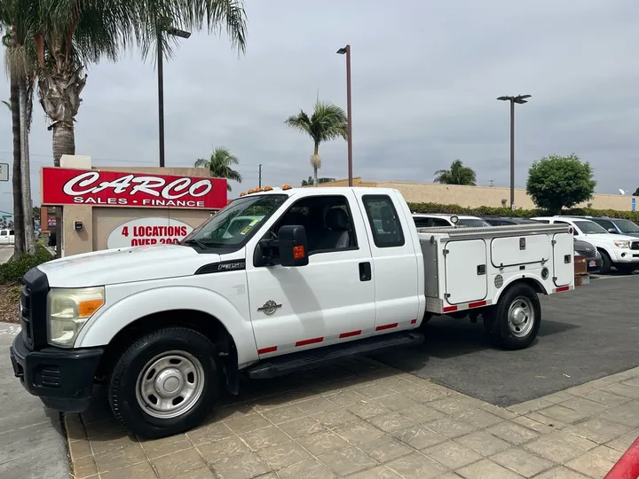 White, 2011 FORD F350 SUPER DUTY SUPER CAB & CHASSIS Image 5