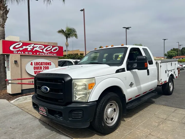 White, 2011 FORD F350 SUPER DUTY SUPER CAB & CHASSIS Image 3