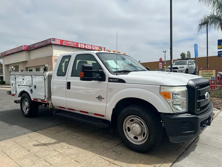 White, 2011 FORD F350 SUPER DUTY SUPER CAB & CHASSIS Image 13