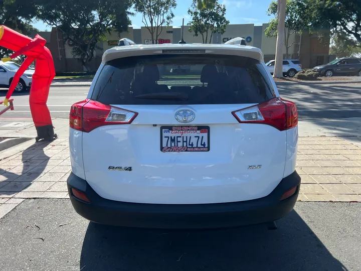 WHITE, 2015 TOYOTA RAV4 Image 5