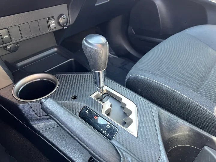 WHITE, 2015 TOYOTA RAV4 Image 21