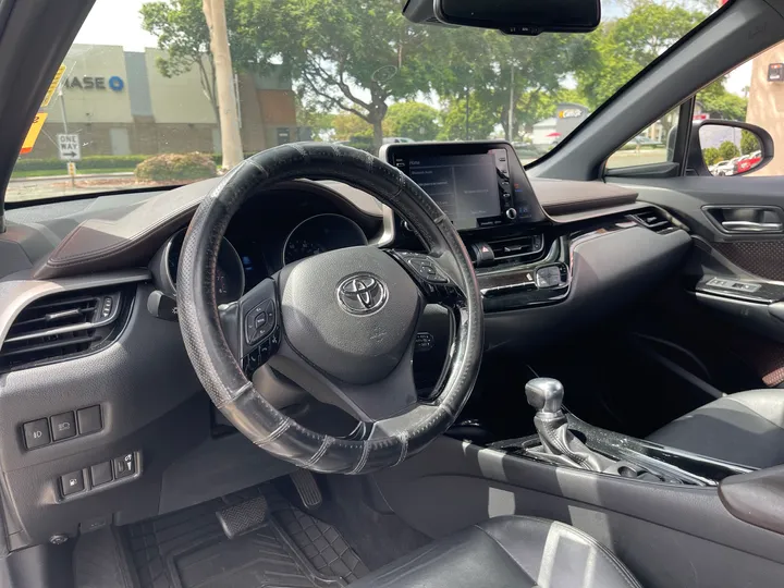 SILVER, 2019 TOYOTA C-HR Image 9